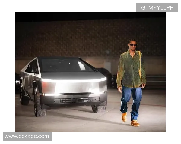 足球球星穿搭风采展示 大衣搭配演绎冬季时尚与运动气质 足球球星穿搭风采展示 大衣搭配演绎冬季时尚与运动气质